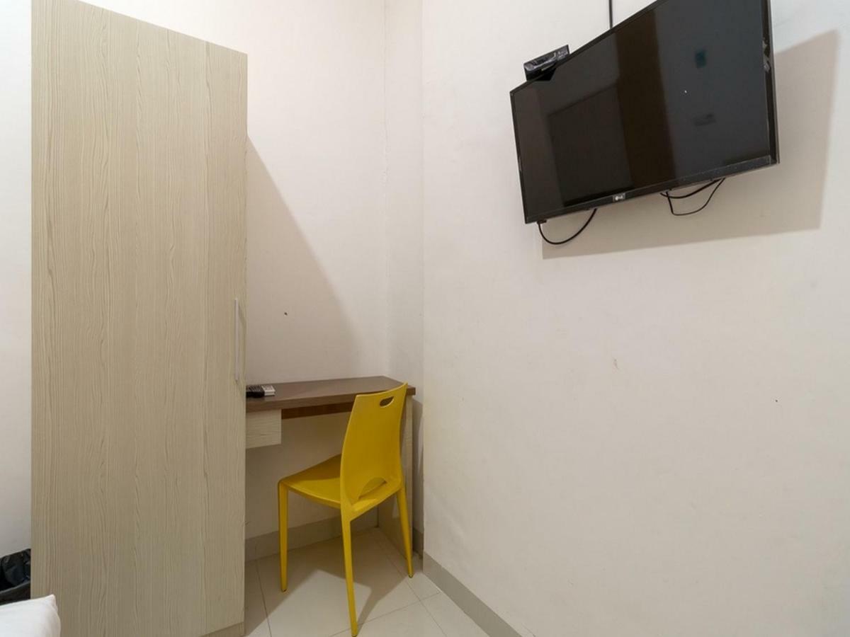 RedDoorz near Palembang Trade Center Hotel Buitenkant foto